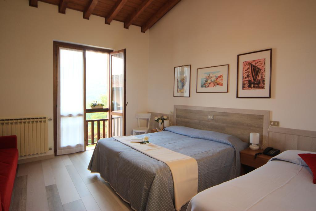 Hotel Colomber Gardone Riviera Exterior foto